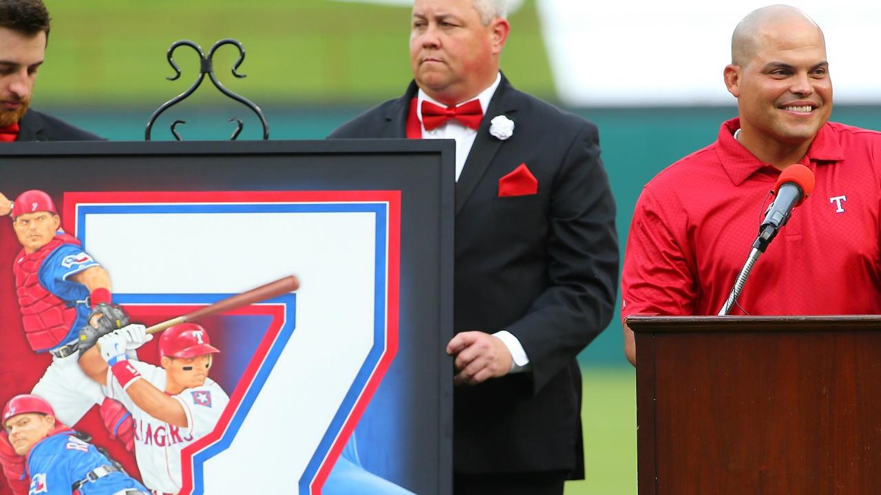 Rangers de Texas retiran el número de Iván Rodríguez