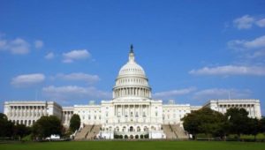 Larry Metz, congresista republicano por el estado de Florida, presentó este jueves un proyecto de ley que busca combatir la inmigración de indocumentados mediante la prohibición de las llamadas ‘ciudades santuario’