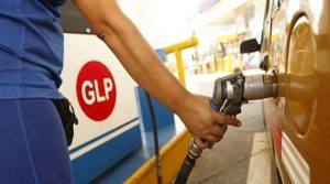 FOTOS AL INTERIOR DE DIFERENTES GRIFOS DONDE SE PUEDE VER LA DISTRIBUCION DE GASOLINA Y GAS NATURAL.