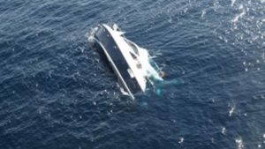 Naufragio deja un muerto y dos desaparecidos en Turquía 