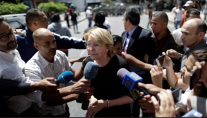 Régimen de Maduro prohibio la salida de 64 fiscales