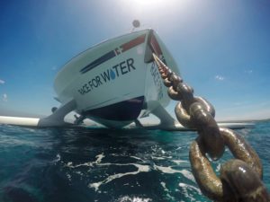 El mal tiempo de estos últimos días y una avería en uno de los motores han provocado que la llegada del barco Race for Water retrase su llegada a Santo Domingo, que según información de la expedición se realizaría en la noche del miércoles al jueves de esta semana.