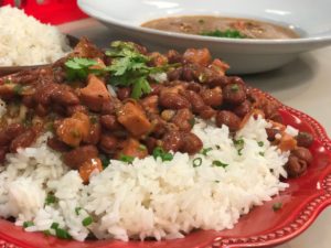 A continuación lo que necesitas para preparar unas ricas habichuelas guisadas, esto como cortesía de El Sabor de la Cocina, programa televisivo que se transmite de lunes a viernes (11:00 am a 12:00 del mediodía), a través de NCDN.
