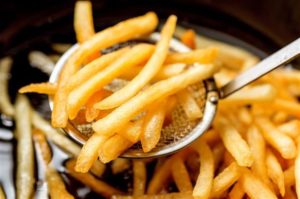 Investigadores chilenos inventan papas fritas saludables hechas con arroz