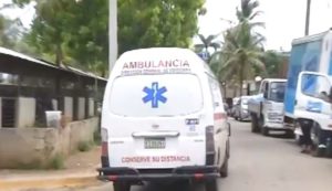 Familiares sepultan dos de los reos muertos en cárcel La Victoria 