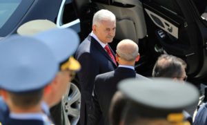 Autoridades turcas deciden reemplazar jefes de fuerzas armadas