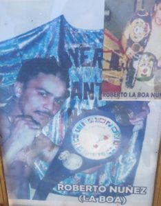 Ultiman ex boxeador en trifulca por uso tenis en Santiago