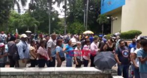 Gran concentración de personas en Plaza de la Cultura para observar eclipse solar