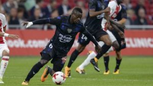 La doble derrota ante el Real Madrid agilizó los trámites en el Barcelona que decidió empezar a pisar fuerte en el mercado de pases y en las próximas horas podría anunciar el arribo de su cuarto refuerzo: Jean Michael Seri.