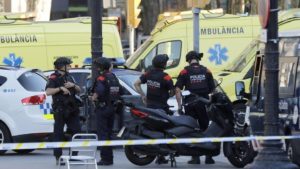  El presidente de la región de Cataluña, Carles Puigdemont, confirmó este jueves la muerte de al menos 12 personas por el atentado terrorista en Barcelona, precisando además que otras 80 resultaron heridas y permanecen hospitalizadas.