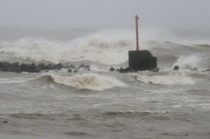 Tifón causa dos muertos en Japón