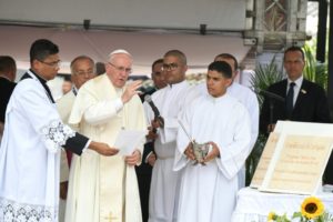El papa Francisco pidió este domingo una solución a la 