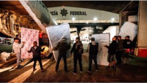 Llega a México avión venezolano con ayuda humanitaria

