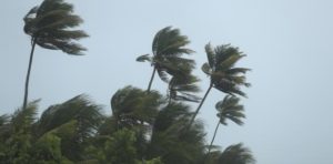 Residentes de comunidades de Puerto Rico se resisten a irse a refugios 