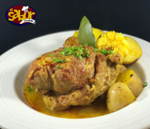 A continuación lo que necesitas para preparar masa de cerdo guisada con papas y laurel, esto como cortesía de El Sabor de la Cocina
