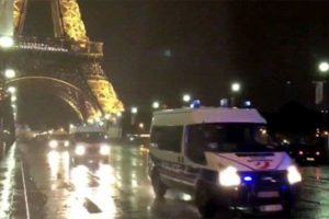 Un grupo de turistas quedó encerrado en la Torre mientras que el resto fue evacuado de la zona. Además, desalojaron la Garde du Nord, una de las estaciones de trenes más importantes del país