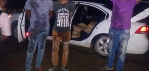 Apresan tres hombres con 26 paquetes de marihuana