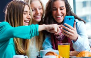 Universidad de EEUU revela que  personas que usan redes sociales tienen mejor salud