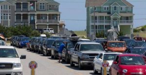 Autoridades de EEUU evacuan habitantes de Carolina del Norte por huracán María 