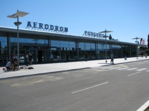 Cierre frontera afecta vuelos comerciales 