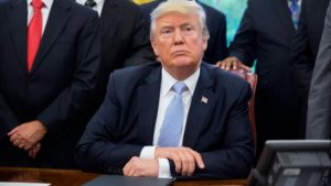 Trump dice audiencia de la NFL está por el piso