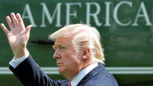 El presidente de Estados Unidos, Donald Trump, ha mantenido este lunes una conversación telefónica con su homólogo surcoreano, Moon Jae-in, en la que discutieron la reciente prueba por Corea del Norte de una bomba de hidrógeno, informa la Casa Blanca.