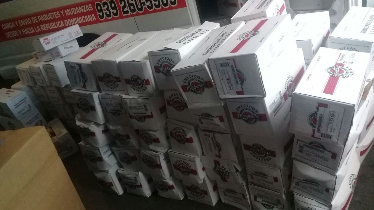 Decomisan 3,200 libras de queso Mozzarella declarado como mudanza