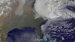 El Estado Mayor Nacional de la Defensa Civil (DC) de Cuba activó la “fase informativa” para las zonas oriental, central y parte de la occidental de la isla, ante el peligro potencial del “intenso” huracán de categoría 5 Irma, que se acerca al Caribe con vientos sostenidos de 295 kilómetros/hora. 