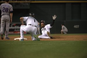 Con festival de triples D-backs derrotan Rockies y avanza a Serie Divisional