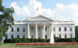 Casa Blanca asegura Trump no tuvo que ver con renuncia subdirector FBI, Andrew McCabe