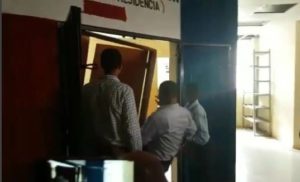 Video muestra cómo violaron puerta  Federación de Estudiantes de la UASD