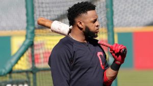 Carlos Santana disfruta de los playoffs ante un futuro incierto
