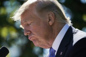 Juez de EEUU frena tercer decreto migratorio de Trump