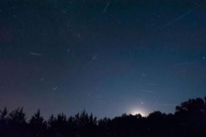 Esta viernes lluvia de estrellas de las Oriónidas ilumina el cielo