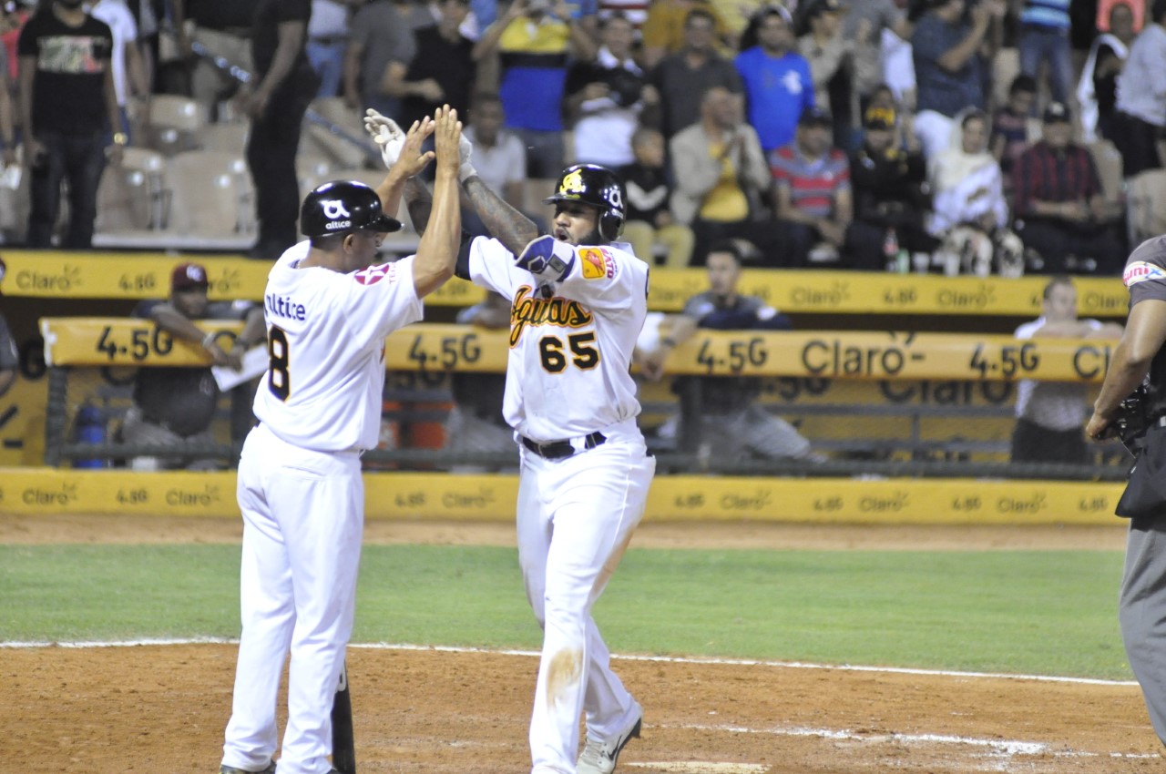 Águilas blanquean Gigantes; logran tercera victoria