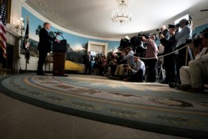 Trump lanza nueva estrategia con Irán al no certificar el acuerdo nuclear