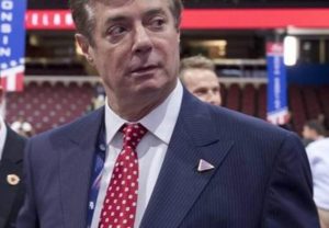 
Ordenan arresto de ex jefe de campaña de Trump por caso Rusia. 
