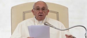 En un mensaje leído en la tradicional audiencia general de los miércoles en la plaza de San Pedro, el papa Francisco condenó el atentado efectuado en Mogadiscio, Somalia, que dejó al menos 300 muertos