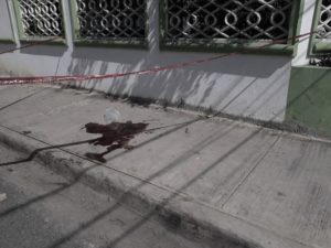 #YaNoMas Hombre mata expareja frente a su trabajo en urbanización del DN