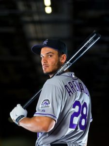 Nolan Arenado gana su quintó Guante de Oro de forma consecutiva