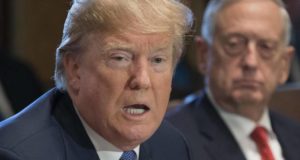 El presidente de EE.UU., Donald Trump, mandó hoy dos mensajes muy claros tras el atentado del martes en Nueva York: que no descarta retomar el uso de la cárcel de Guantánamo enviando allí al sospechoso, un inmigrante uzbeko, 