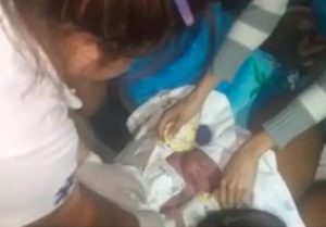 Mujer da a luz en calle de Cabarete
