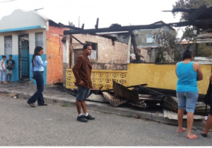 Un incendio afectó seis viviendas en la calle 5 del sector Los Ciruelito al norte de Santiago.

Una de las versiones establece que el siniestro ocurrido la noche del lunes fue ocasionado supuestamente por un hombre deportado desde los Estados Unidos.