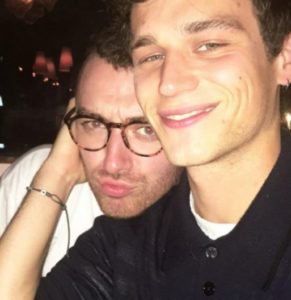 
El cantante Sam Smith confirma su relación con el actor Brandon Flynn
