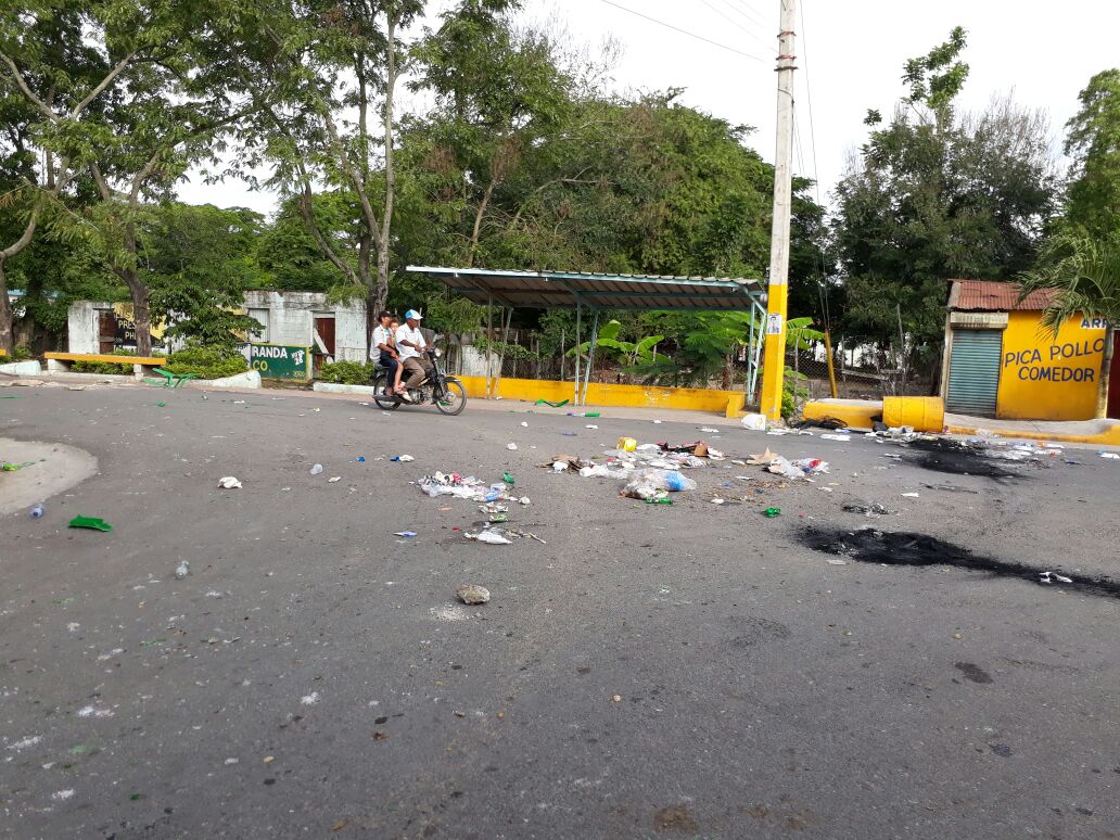 Paralizan labores  en Las Palomas de Santiago en demanda de reivindicaciones