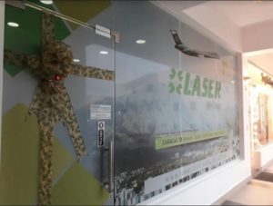 La gerente general de la línea aérea Laser, María Del Mar Avila, no contestó las llamadas y los empleados informan que no encuentra en la agencia de viajes. 