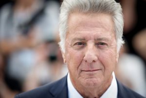 Cannes (France), 21/05/2017.- US actor Dustin Hoffman poses during the photocall for 'The Meyerowitz Stories' during the 70th annual Cannes Film Festival, in Cannes, France, 21 May 2017. The movie is presented in the Official Competition of the festival which runs from 17 to 28 May. (Cine, Francia) EFE/EPA/JULIEN WARNAND