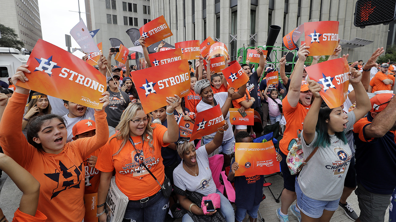 Astros celebran corona con desfile en Houston