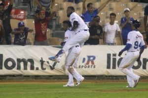 Licey deja en el terreno a Gigantes; sigue en lucha por clasificación 