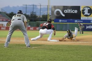 Leones del Escogido dejan en el terreno a Águilas Cibaeñas 